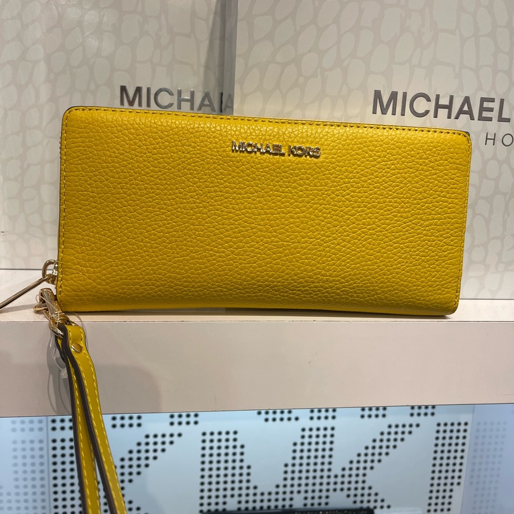 MICHAEL KORS Jet Set Travel Lg Pebbl Leather Continental Wristlet Wallet 
Honey - Picture 12 of 16